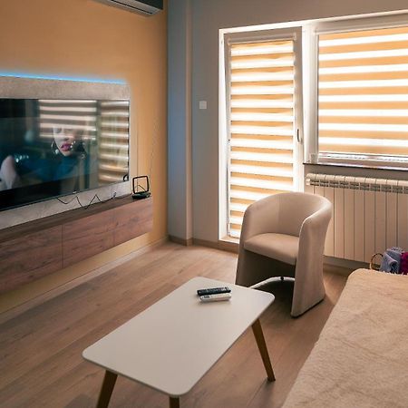 Riverside Retreat Скопье Экстерьер фото